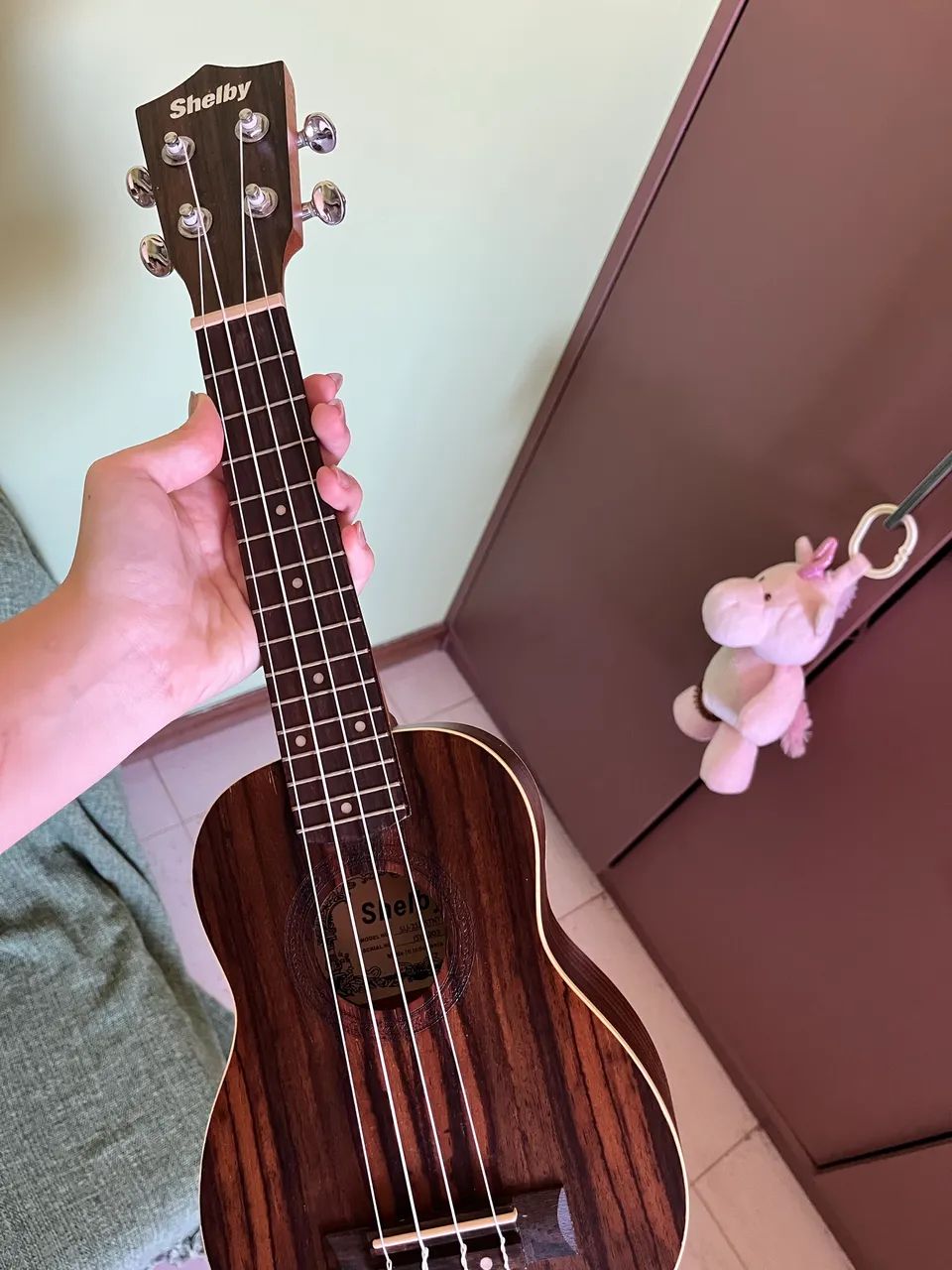 Ukulele na caixa e com capa  - Foto 5