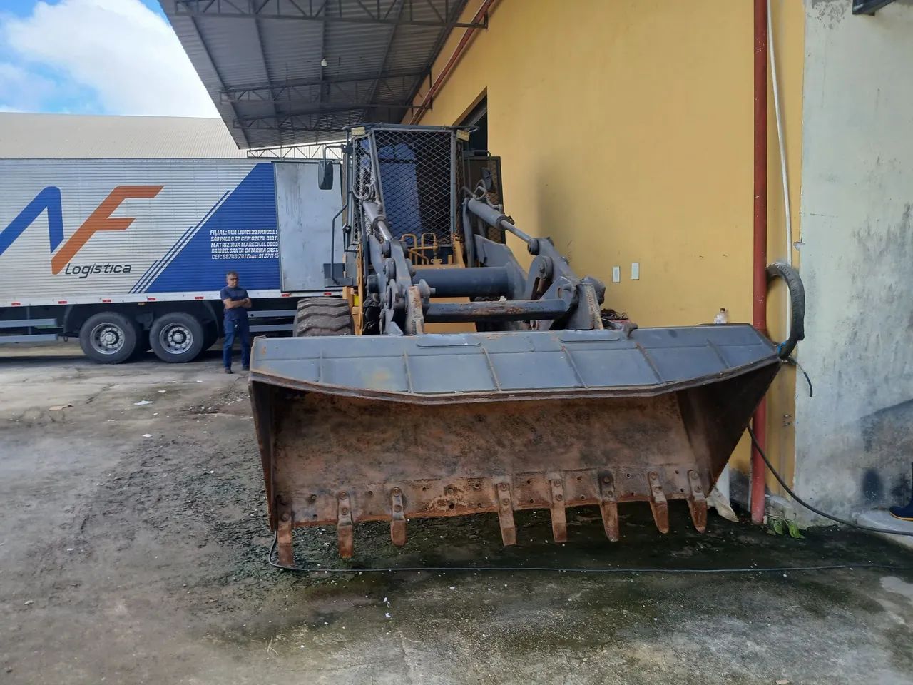 Trator de Pneus - Usado - Foto 5