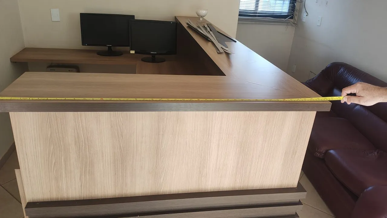 Balcão de escritório moderno e funcional