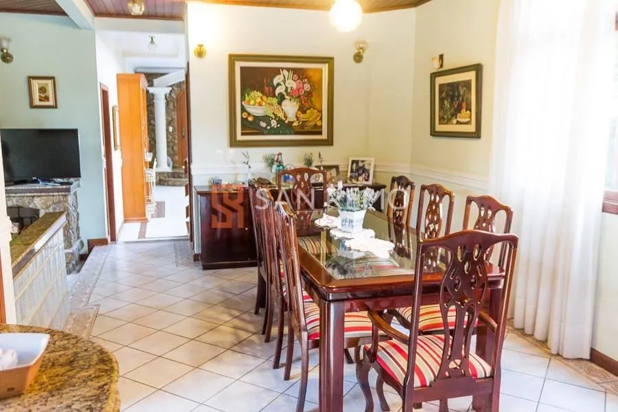 Balneário | Casa 5 quartos, sendo 2 suites