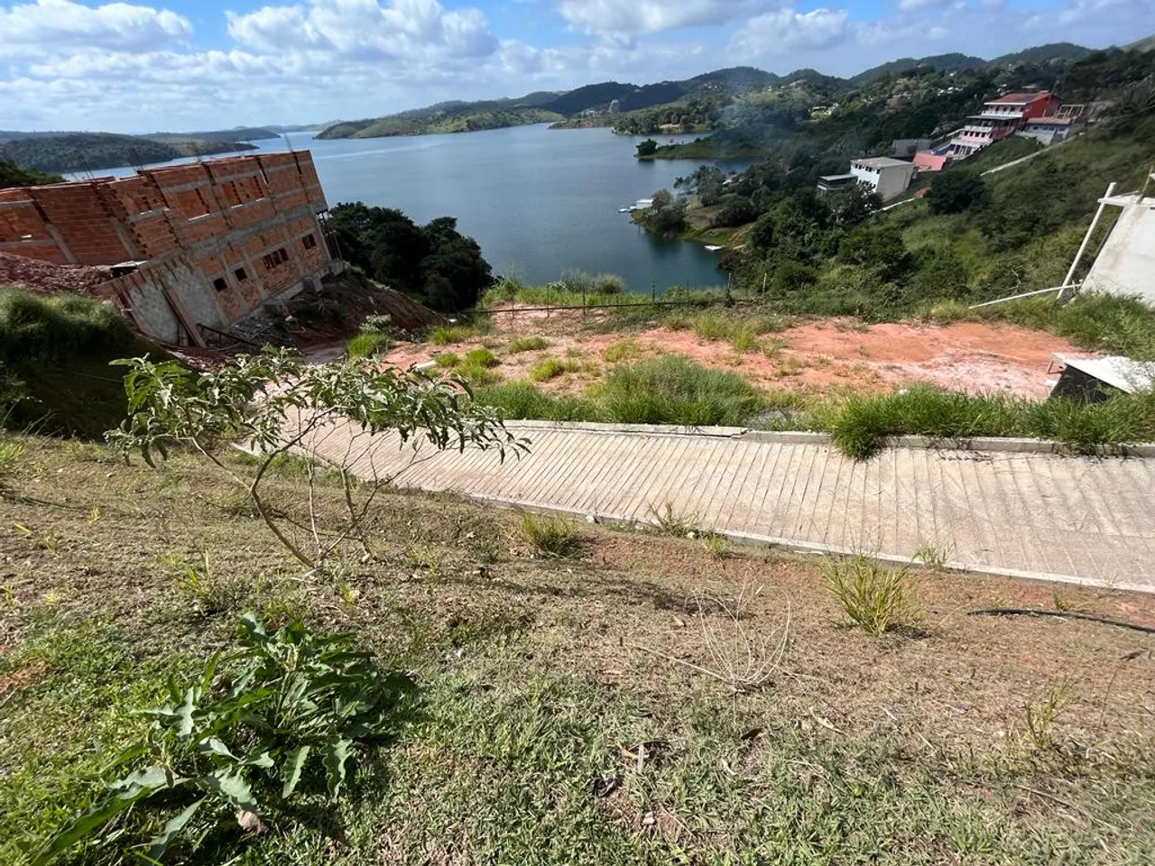 Terreno pé na água no condomínio em Igaratá/SP