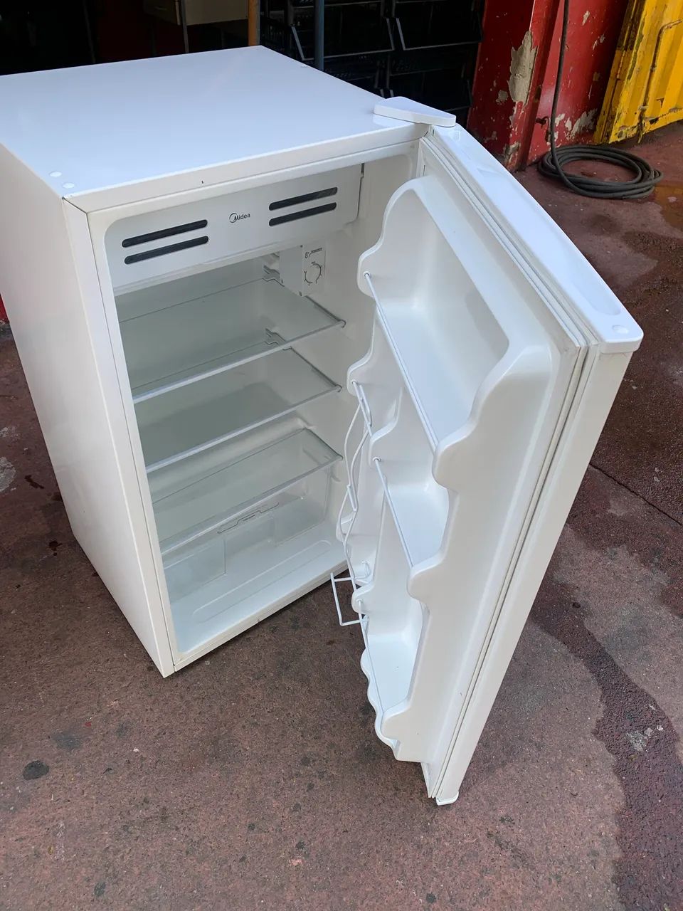 Frigobar Midea com garantia ..