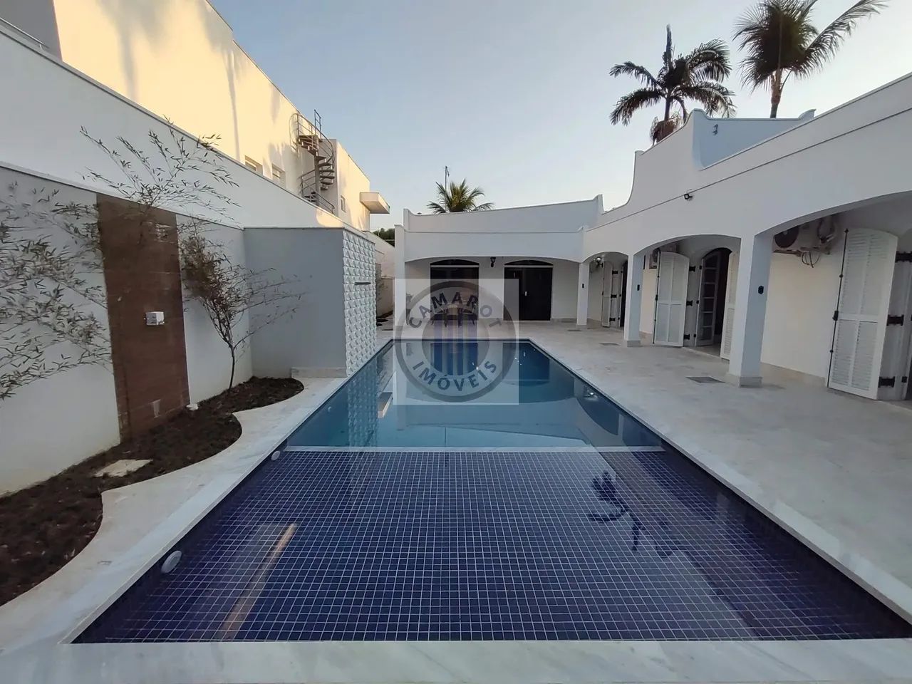Linda Casa com lazer no Guarujá!