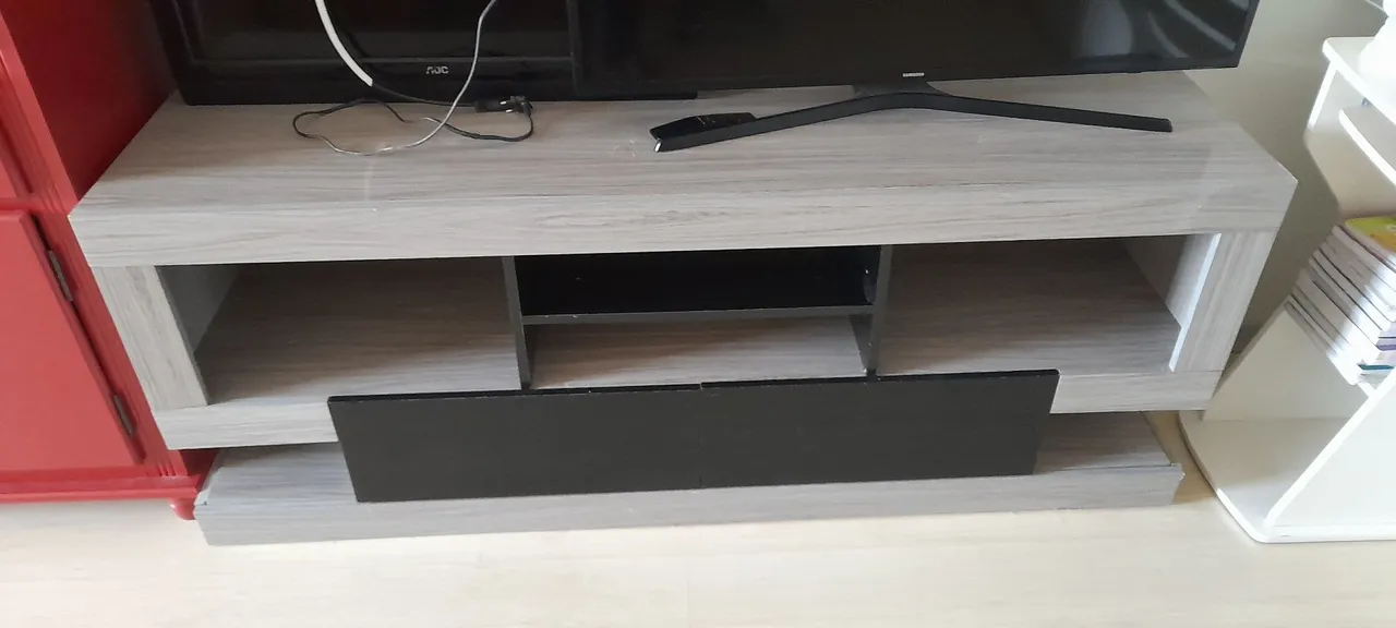 Rack para TV em MDF Cinza Claro com Prateleiras