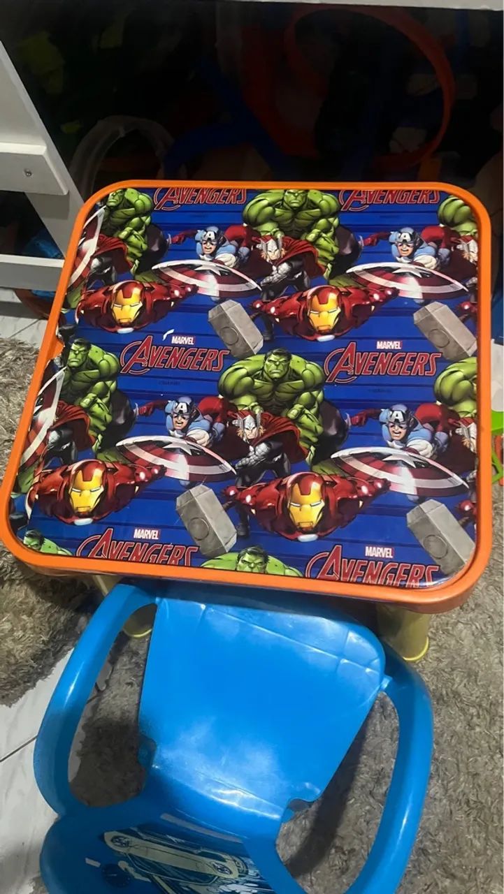 Mesa e cadeira infantil dos Vingadores - Foto 4