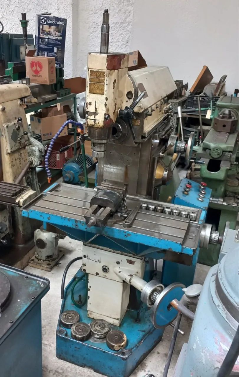 Fresa Marca Avia Tipo Deckel Iso 40 Morsa Pinças / -- 00671 