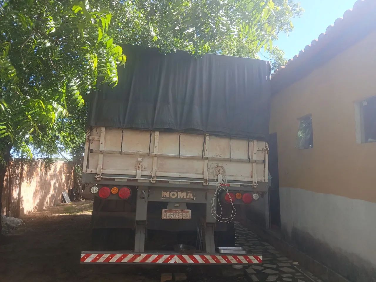 1a carreta de um bitrem Noma