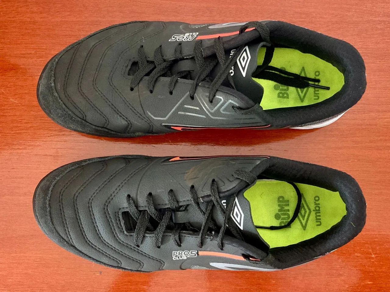 CHUTEIRA SOCIETY UMBRO PRO 5 BUMP CLUB - Nro 42 e MEIA ANTIDERRAPANTE  - Foto 3