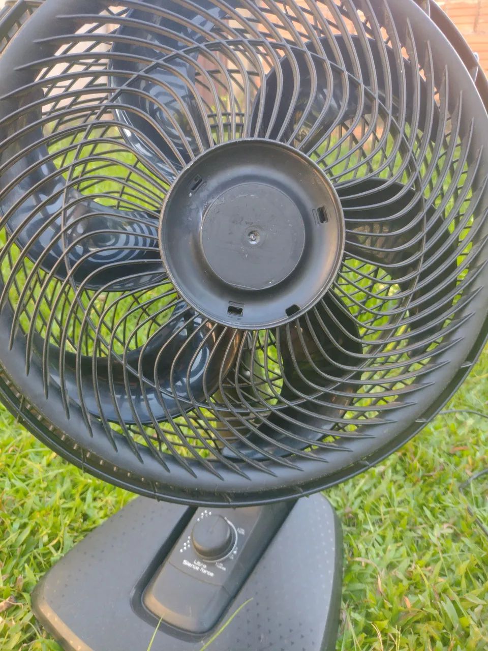 Ventilador de Mesa Preto Usado - Foto 3