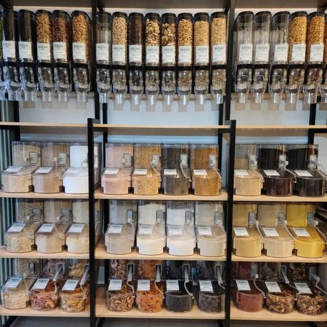 Potes (Dispensers)  para alimentos secos e úmidos . 