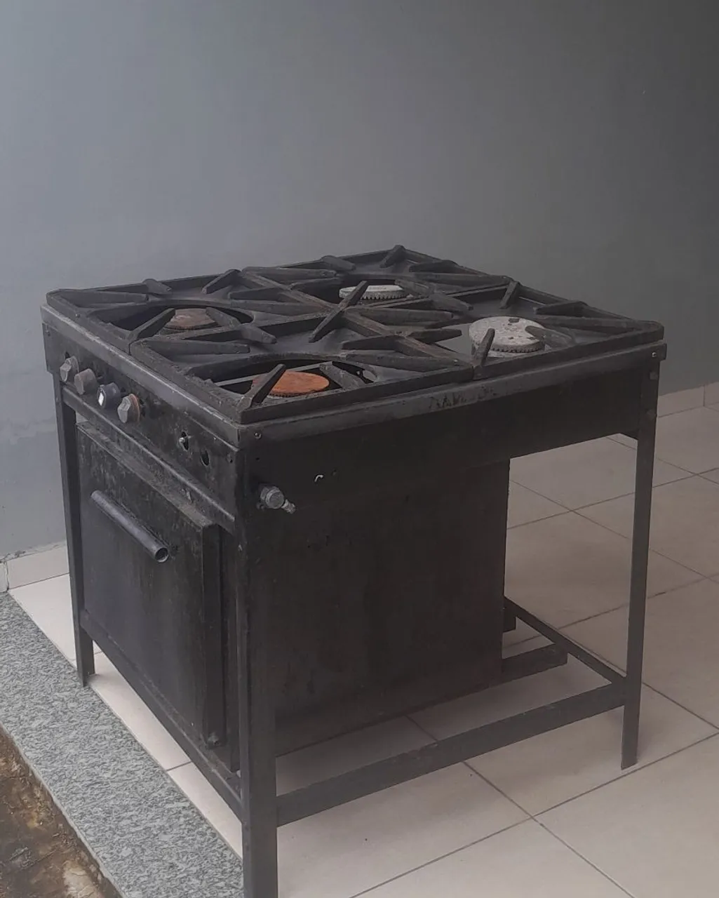 Fogão Industrial 4 Bocas Robusto - Ideal para Cozinhas