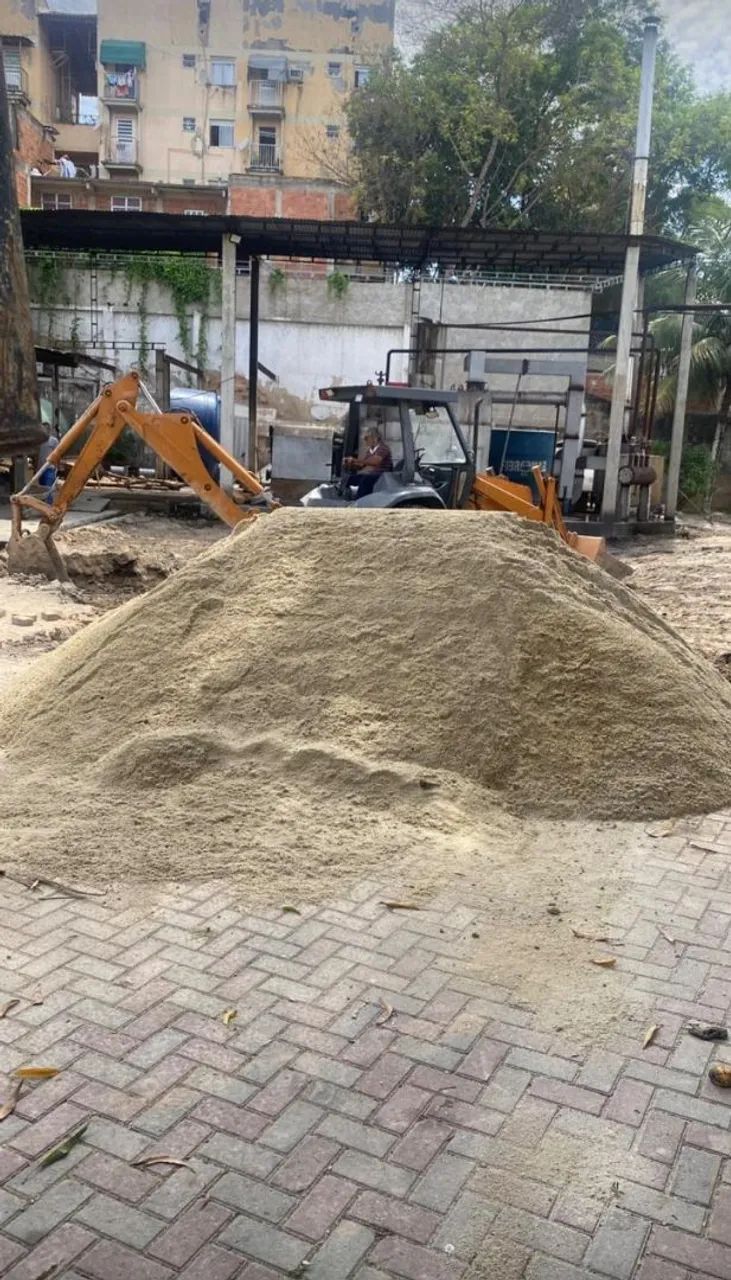 Caminhão fechado de areia lavada para obra 14m³ - Foto 3