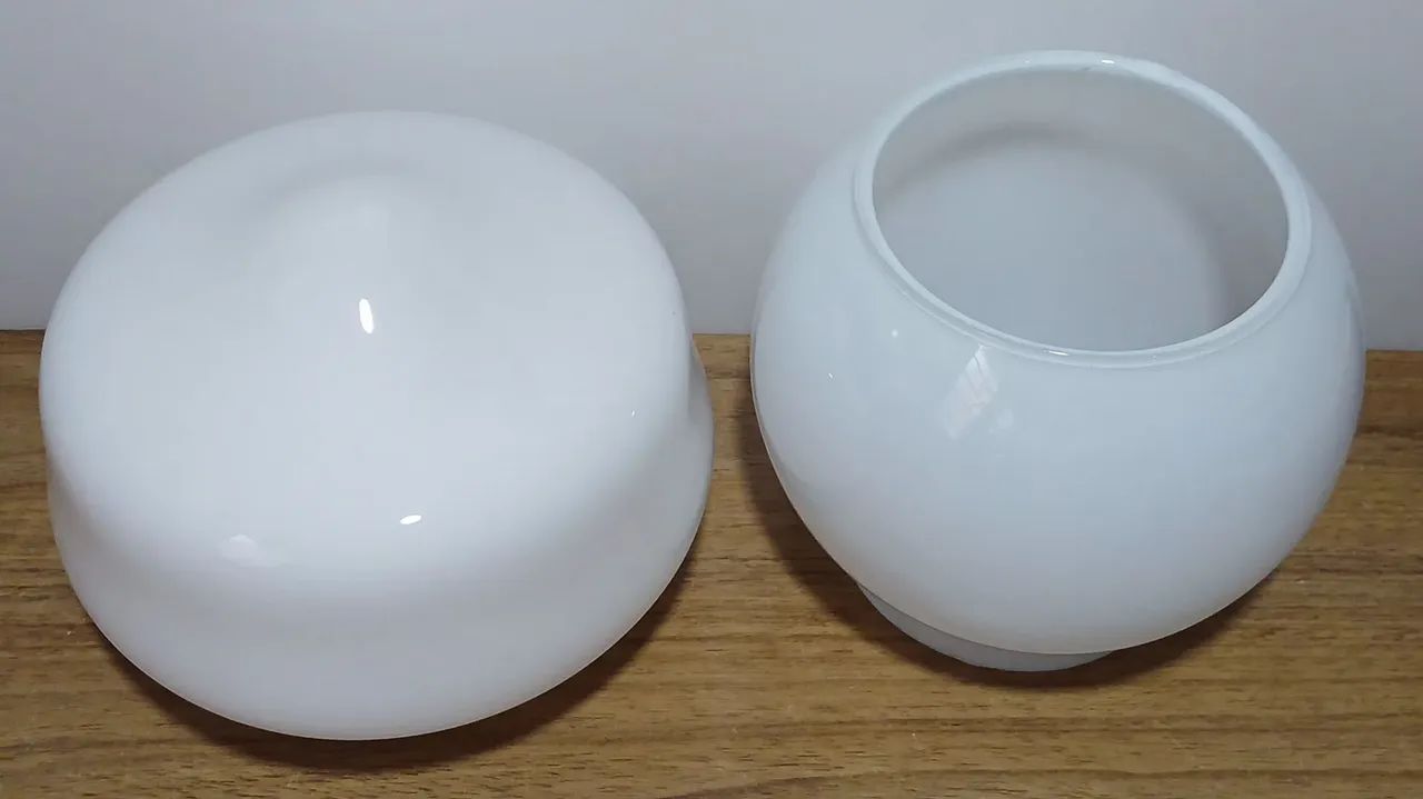 Kit com 2 globos de vidro opalino branco - Foto 4