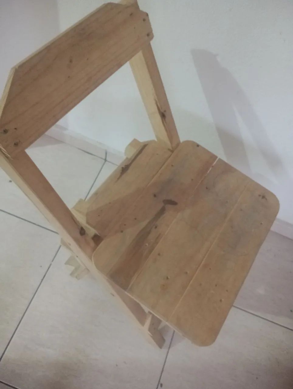 Mesa de madeira rústica com 4 cadeiras 