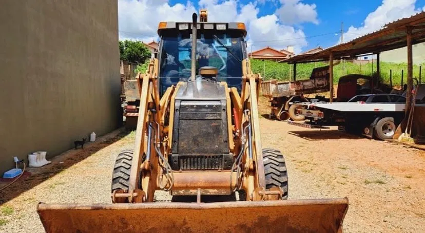 Retroescavadeira Case 580M