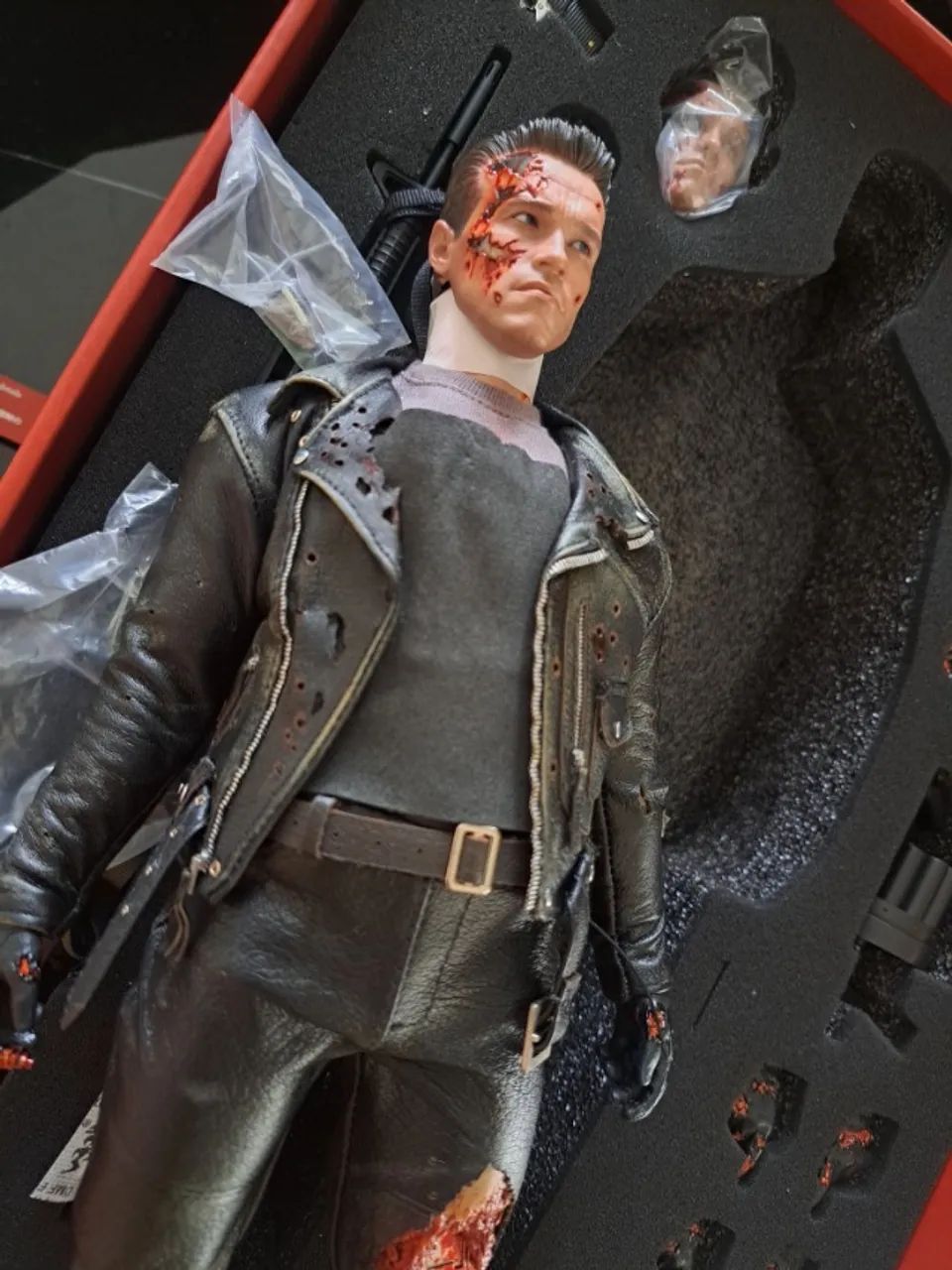 Hot Toys D46  EXTERMINADOR T800-2.0 - Foto 2