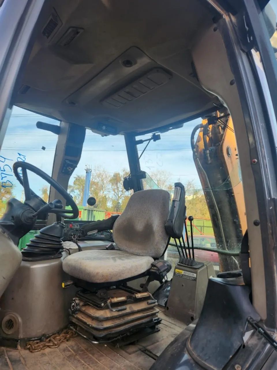 Retroescavadeira Case 580N gabinada - ano 2013 - 4x4  - Foto 6