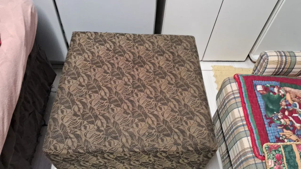 Poltronas Sofá Amadeirado 2 Lugares. - Foto 5
