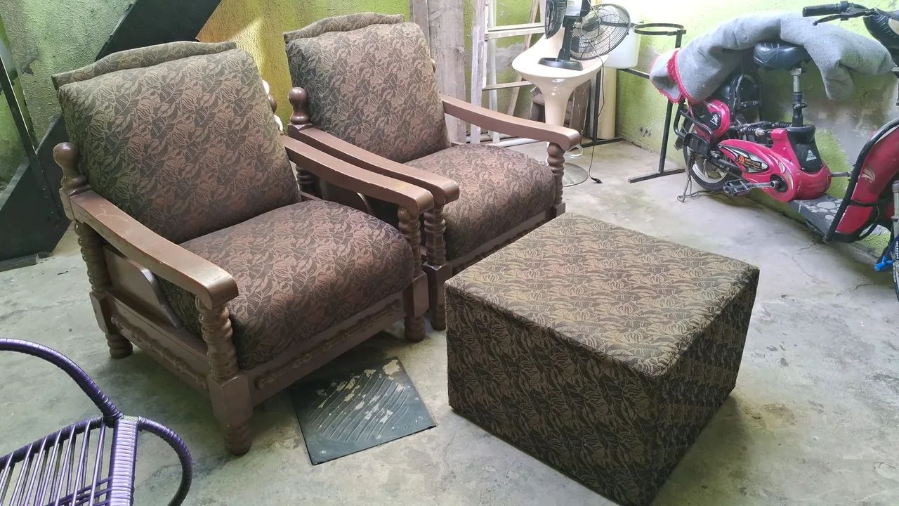 Poltronas Sofá Amadeirado 2 Lugares. - Foto 3