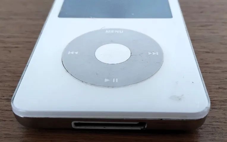 iPod Classic 5 Geração - 30GB - Fones de Ouvido - Jardim Azano I