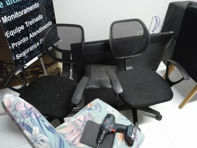 Cadeira de escritório giratória c/ braços e rodas em Plástico / Tecido Preto - Foto 5