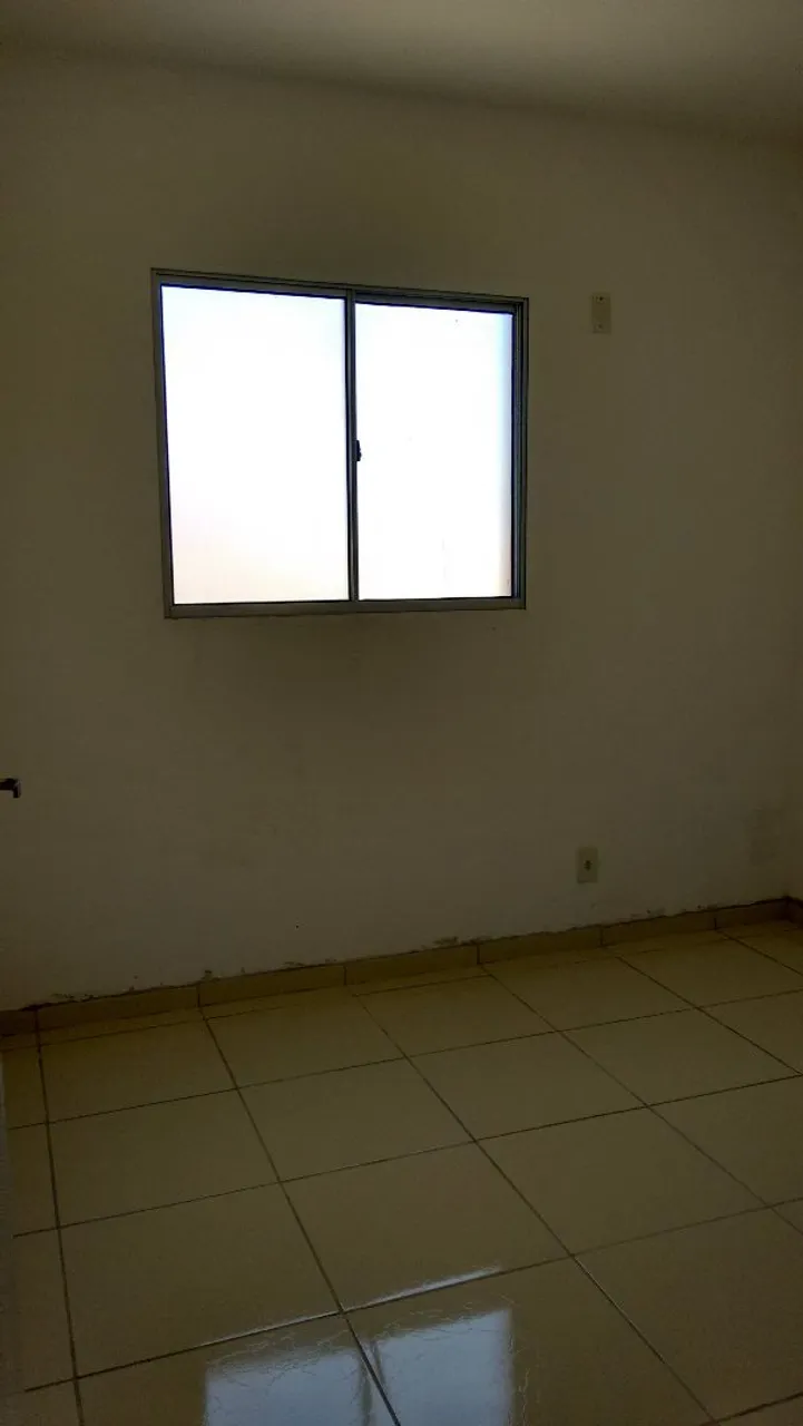 Aluga-se apartamento
