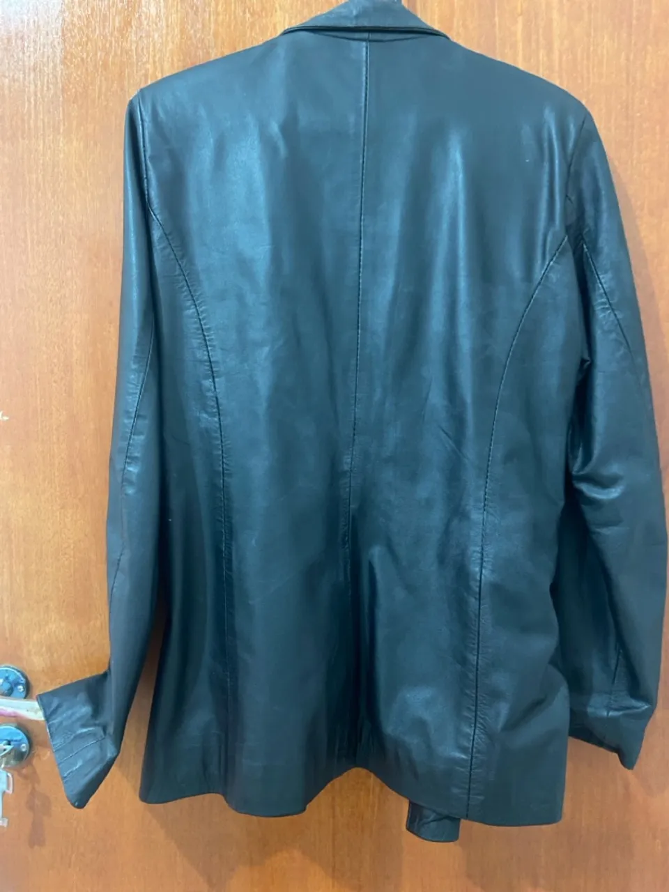 Jaqueta de Couro Preta Elegante