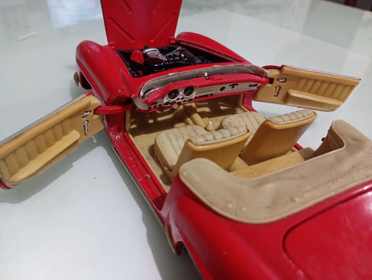 Miniatura Mercedes Benz 190 SL 1955 Escala 1/18 Maisto(para restauro) - Foto 4