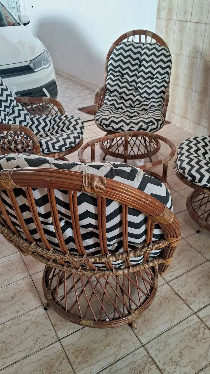 CONJUNTO DE CADEIRAS COM ESTOFADO - Foto 2