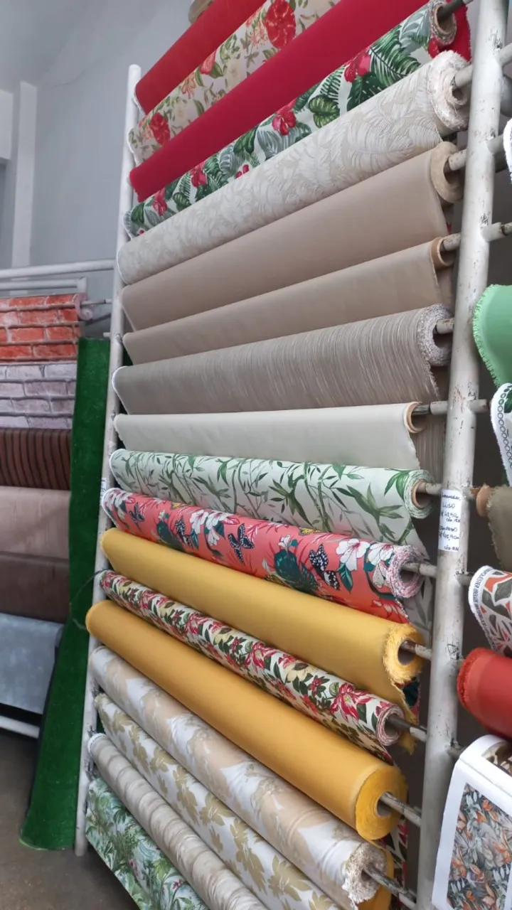 Vaga para vendedor em loja de plásticos e tecidos