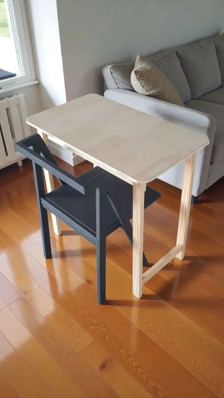 TA PROMOÇÃO,,  MESINHA COM  A CADEIRA  GRINGA 