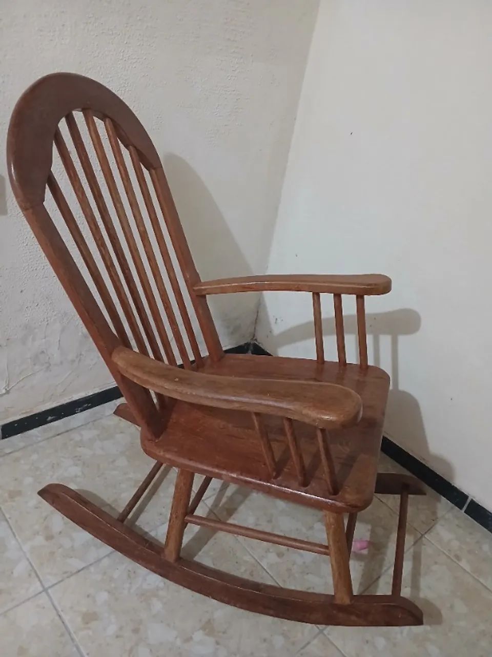 Cadeira de balanco em madeira maciça 64842072864130121