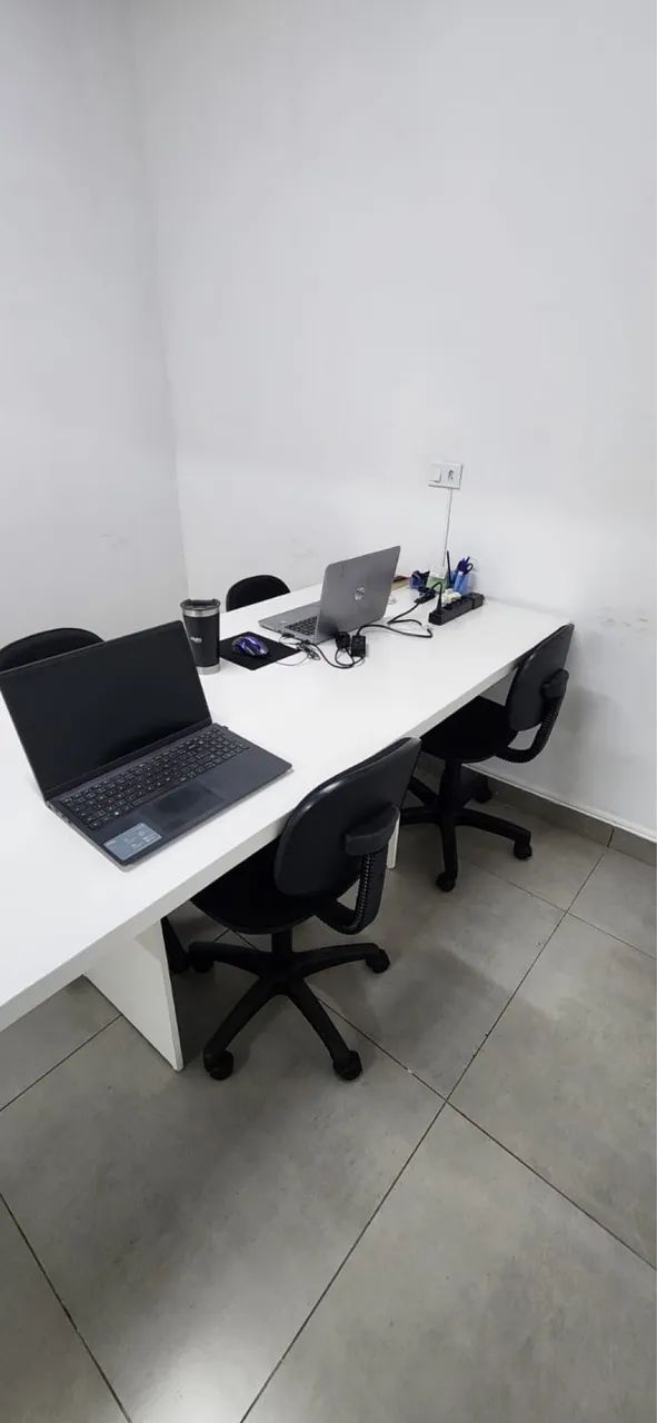 Desk with 6 swivel chairs
