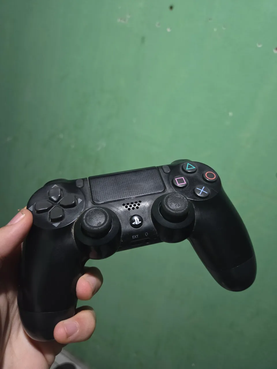 Controle de ps4 original, semi novo com analógicos magnéticos que nao dao drift