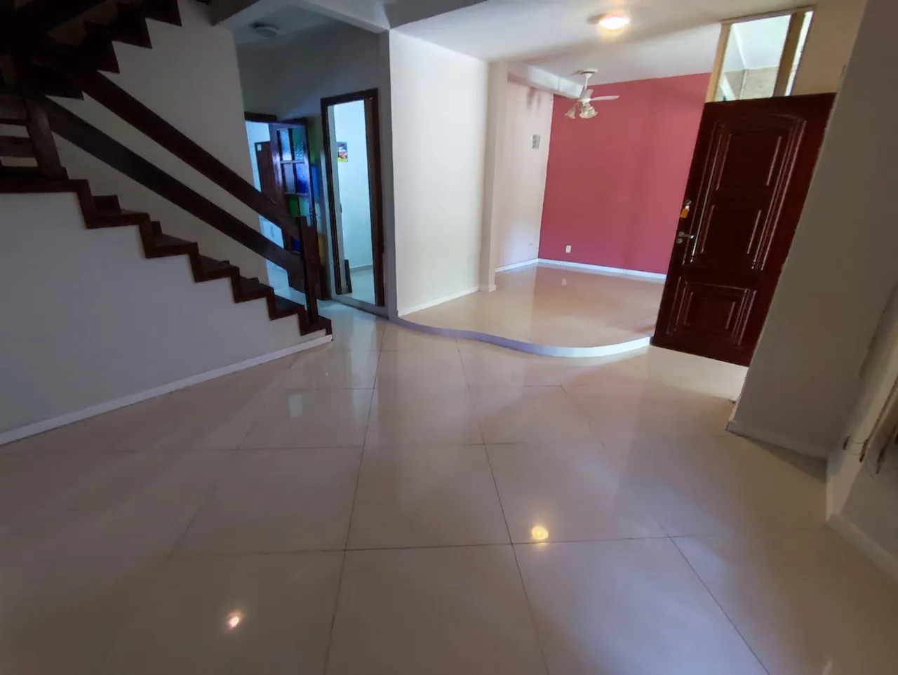 Casa na Granja dos Cavaleiros 3 quartos, sendo 1 suíte, 4 banheiros e 1 vaga de garagem