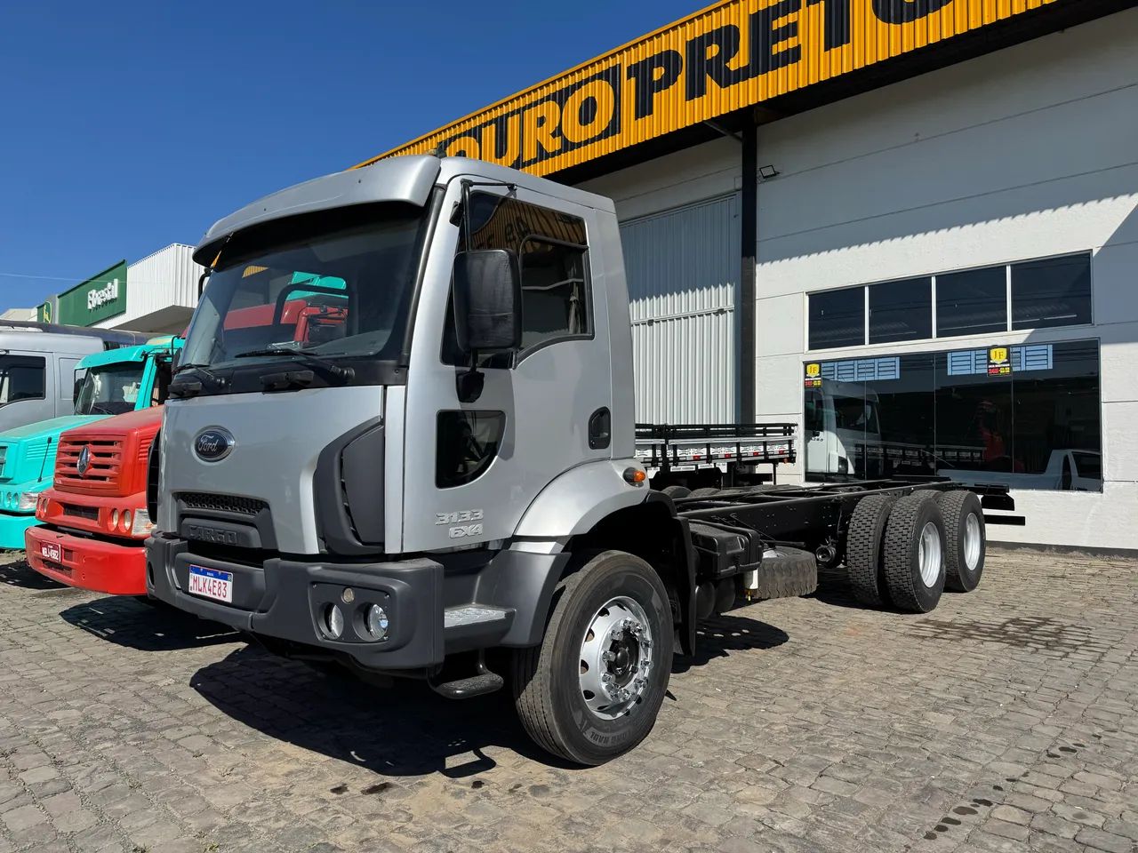 Cargo 3133 traçado 6x4