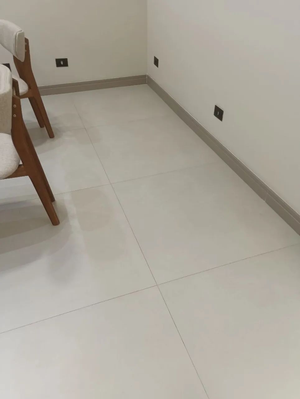 Rodapés poliestireno MDF entre outros  - Foto 3