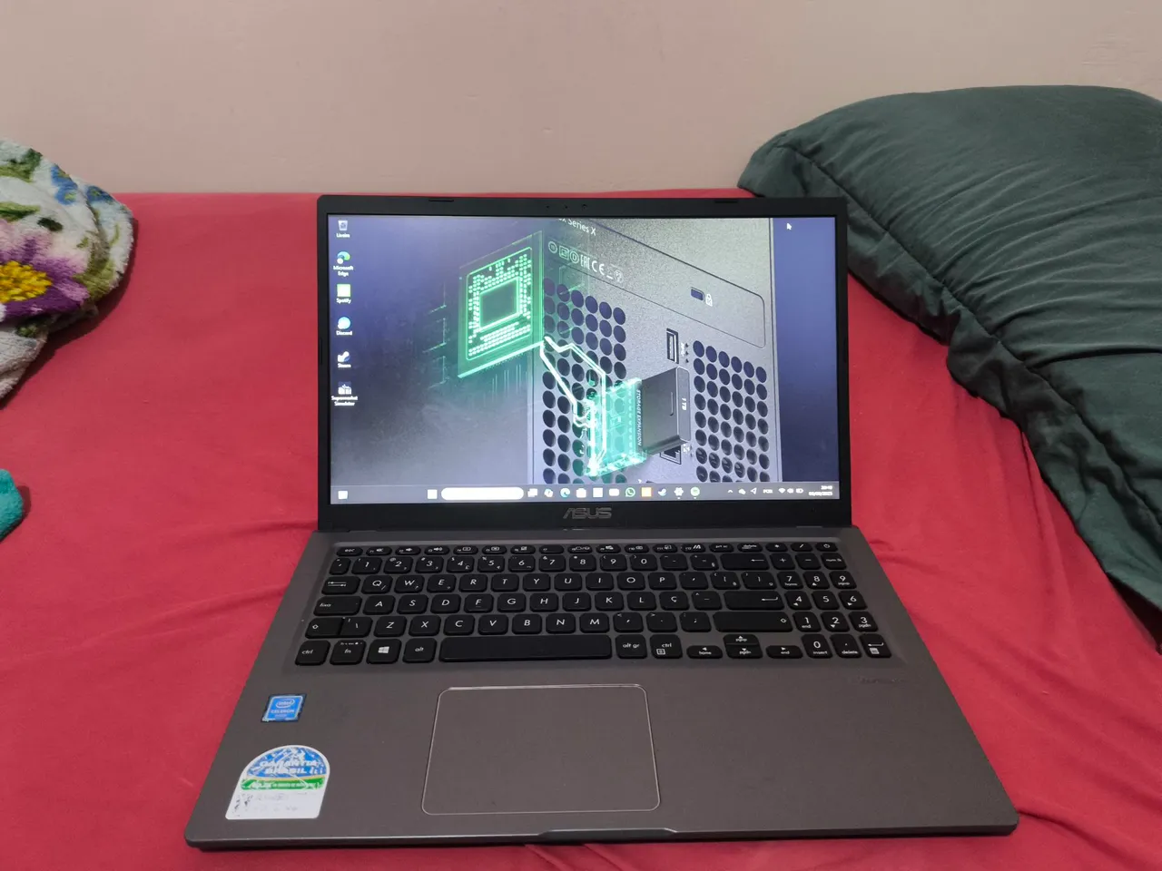 Notebook Asus bem conservado vendendo por condições financeiras 