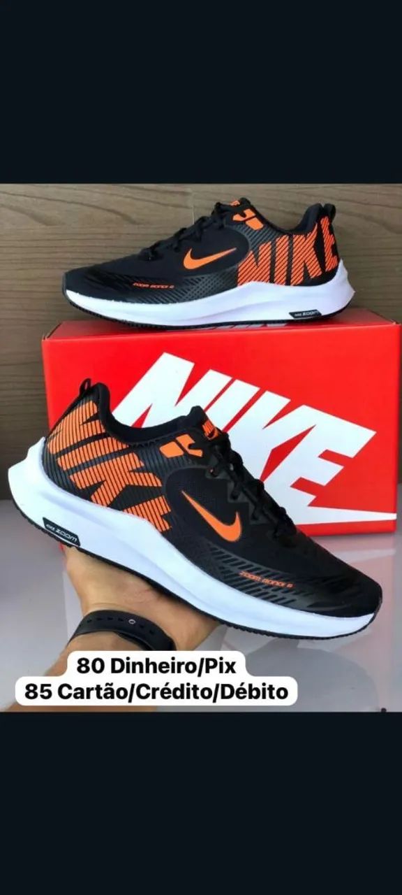 Tênis Nike Preto com Detalhes Laranja