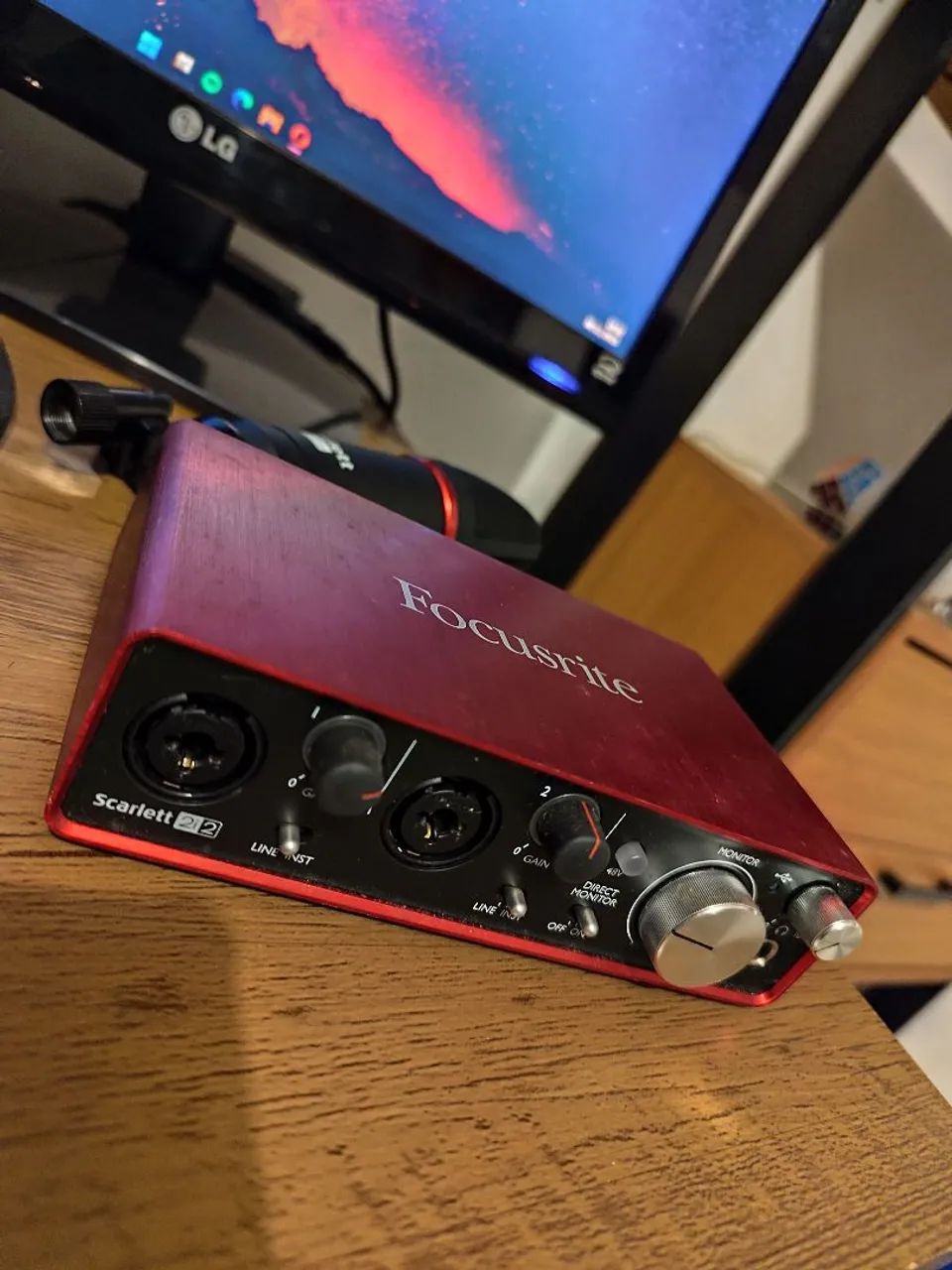 Interface de áudio Focusrite + Microfone - Foto 2