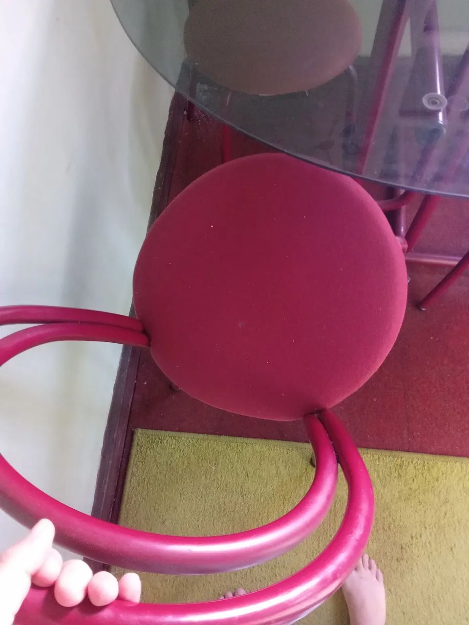 Mesa de jantar de vidro com 4 cadeiras estofadas - Foto 5