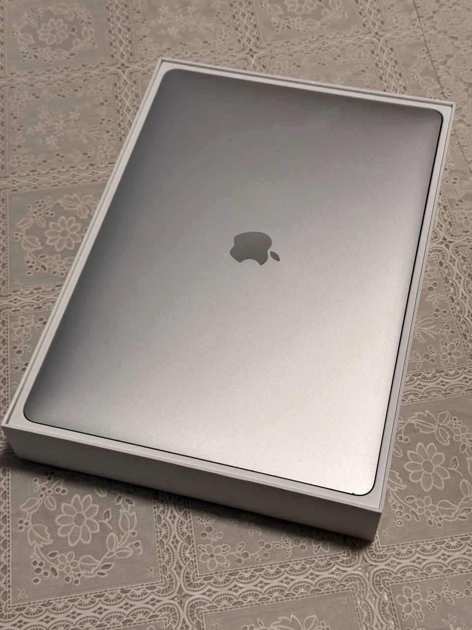 Macbook Pro 2017 (modelo A1707) - 15 polegadas / 16GB ram, 512GB HD 