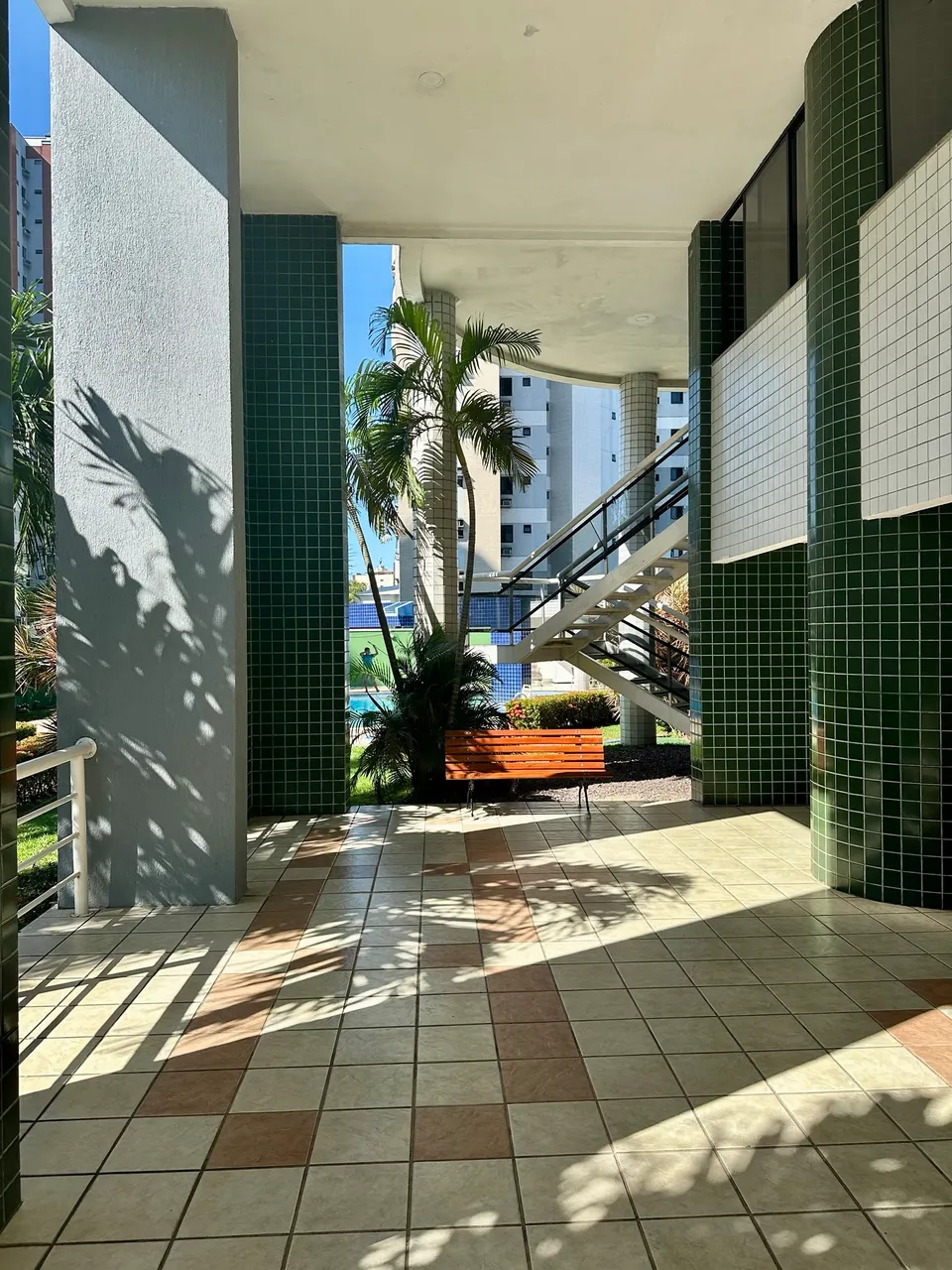 Cond Tulipas apto 03 quartos 02 suites