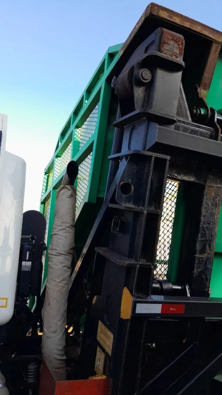 caminhão autônomo MB 3131 8x4 c/ pneu alta flutuação + transbordo santa izabel de 21 ton - Foto 7