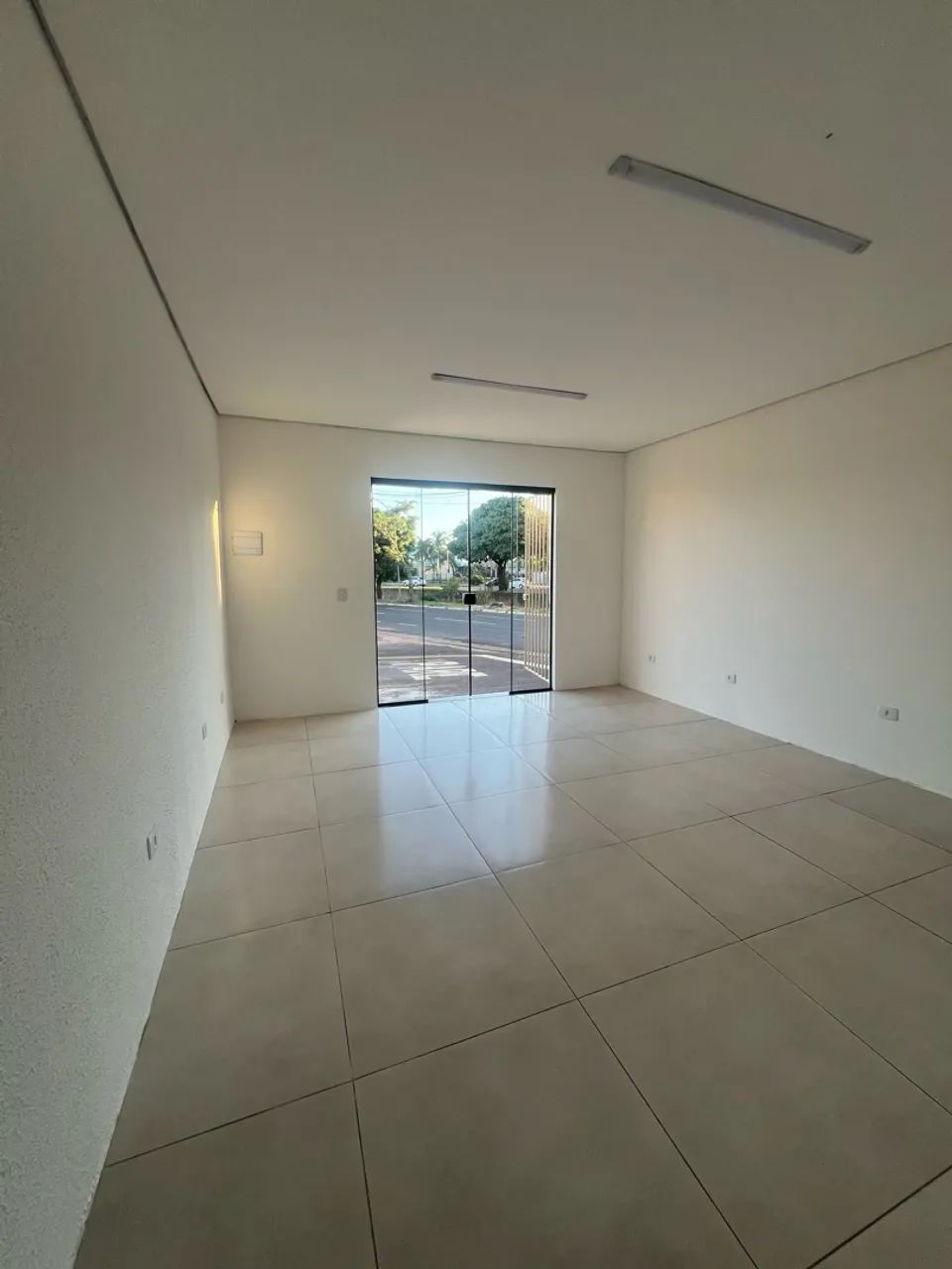 Aluga-se sala comercial esquina para Ernesto Geisel 
