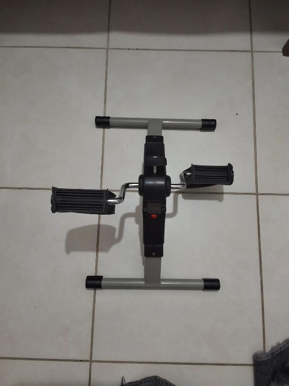 Mini Bicicleta Ergométrica Pedalinho com Visor Digital LCD - Ótimo Estado - Foto 3