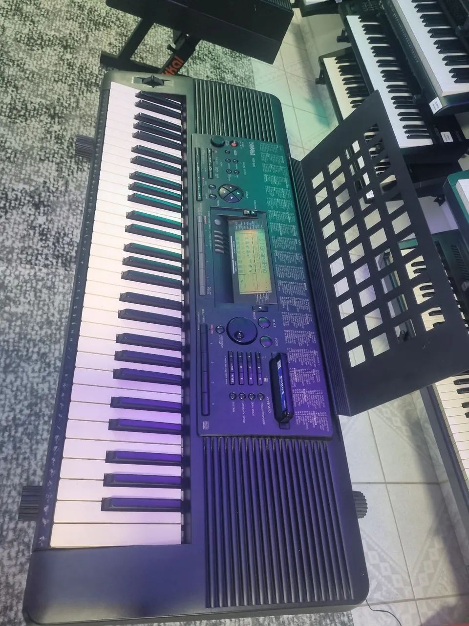 Teclado Yamaha PSR-520 Display NOVO - Foto 2