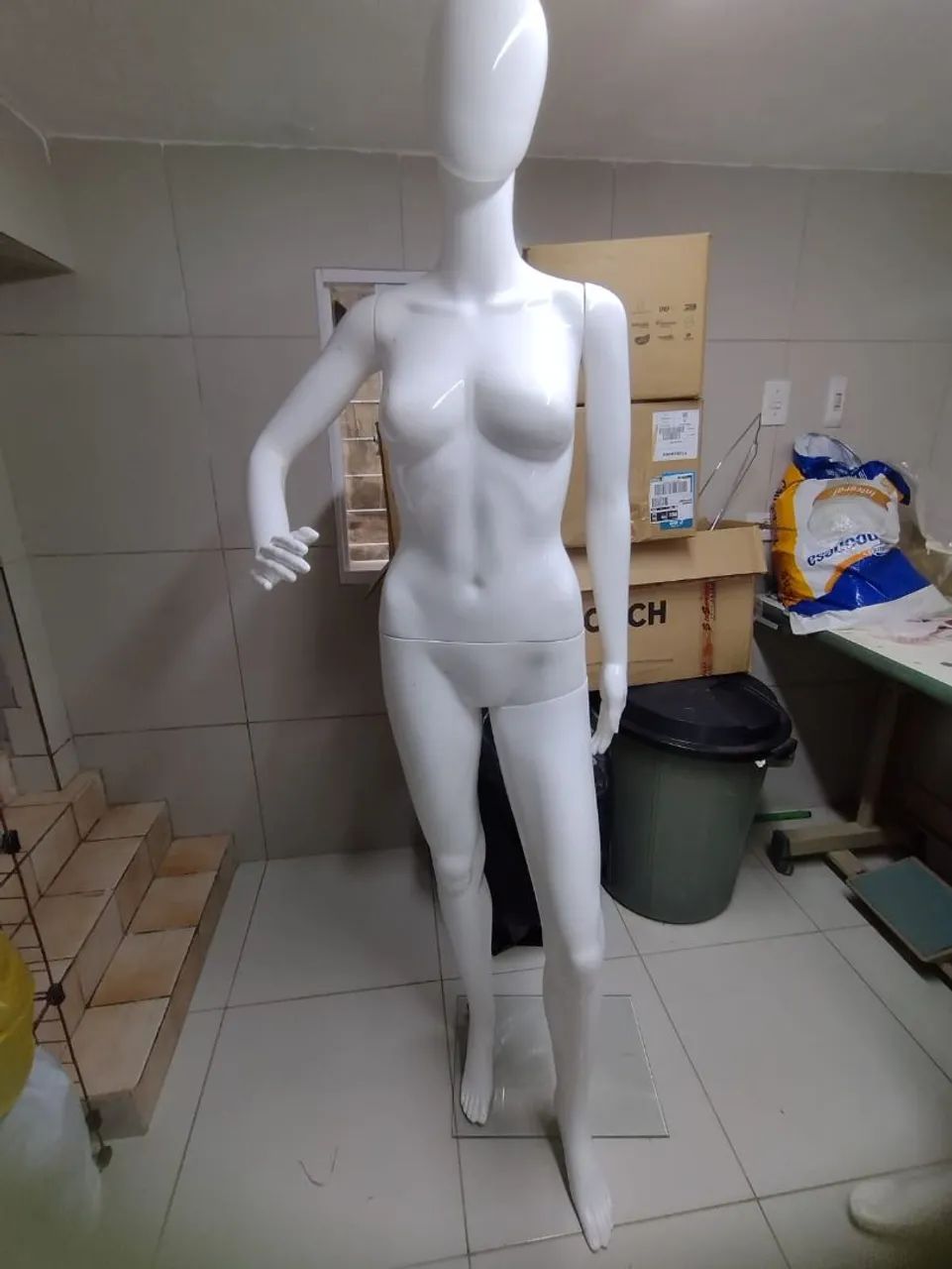 Manequim feminino de fibra  para loja - Foto 4
