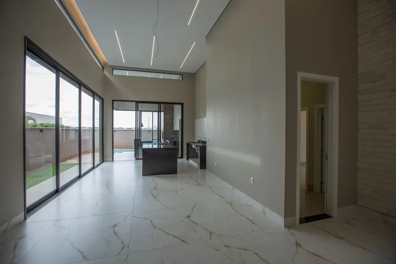 Alphaville Uberlândia 2 - Casa Terrea com 233 metros 4 quartos e  pisscina