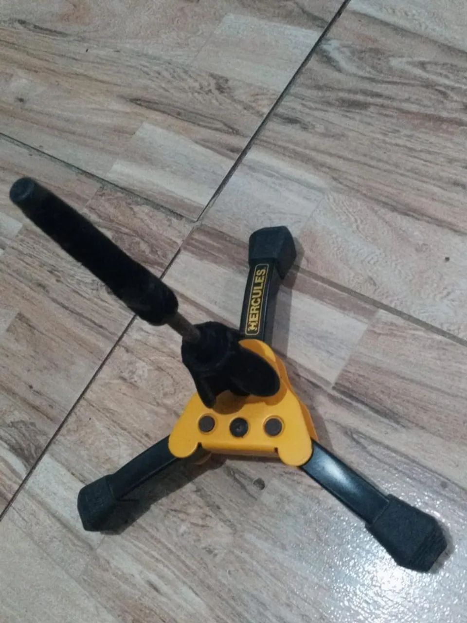 Suporte para clarinete Hércules